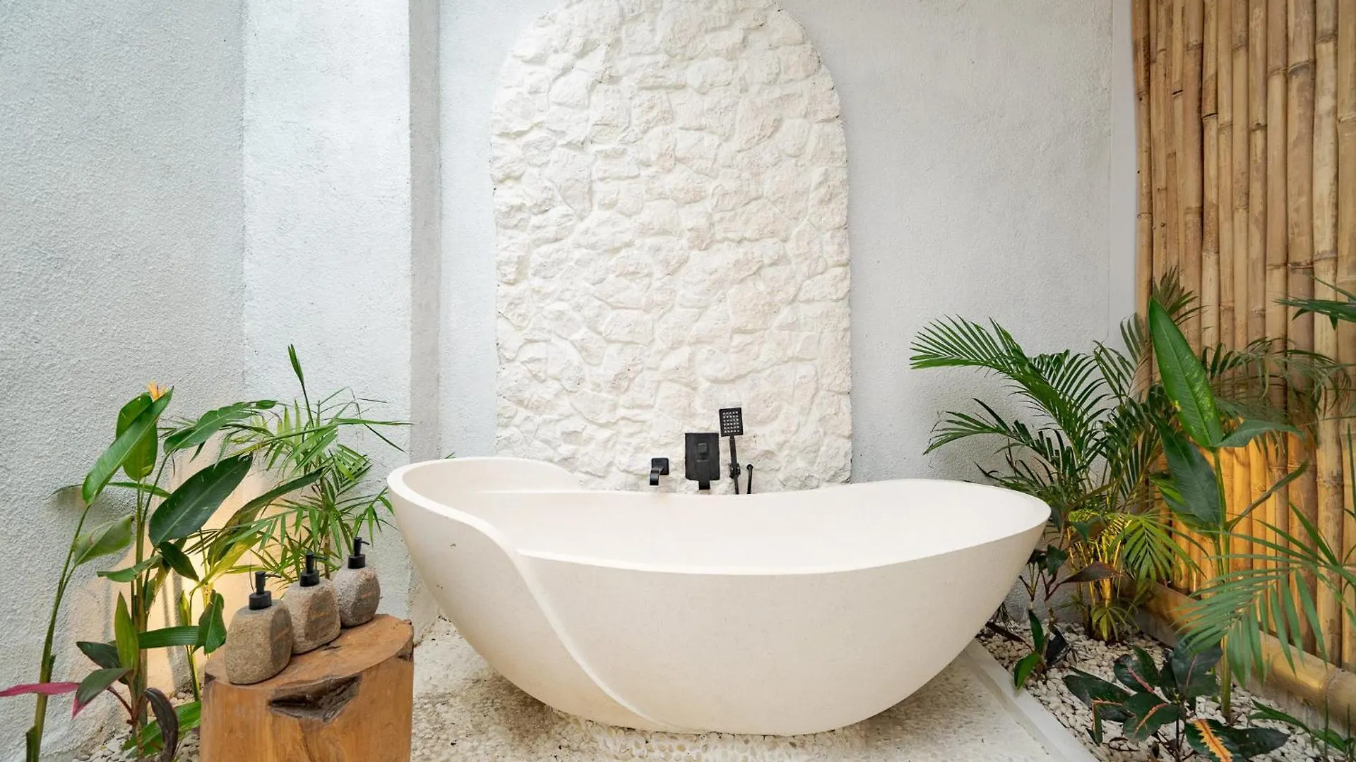 3Br Villa Gaya Near Balangan Beach - Uluwatu By Yolla Hospitality Pecatu